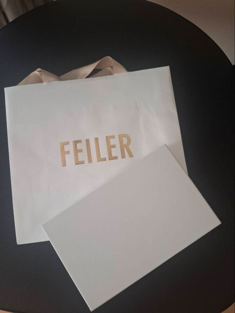 FEILER フェイラー　スマホケース　新品・未使用　箱・紙袋付き