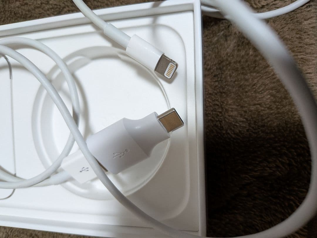 Apple iPhone 12 ホワイト 本体　１２８ＧＢ