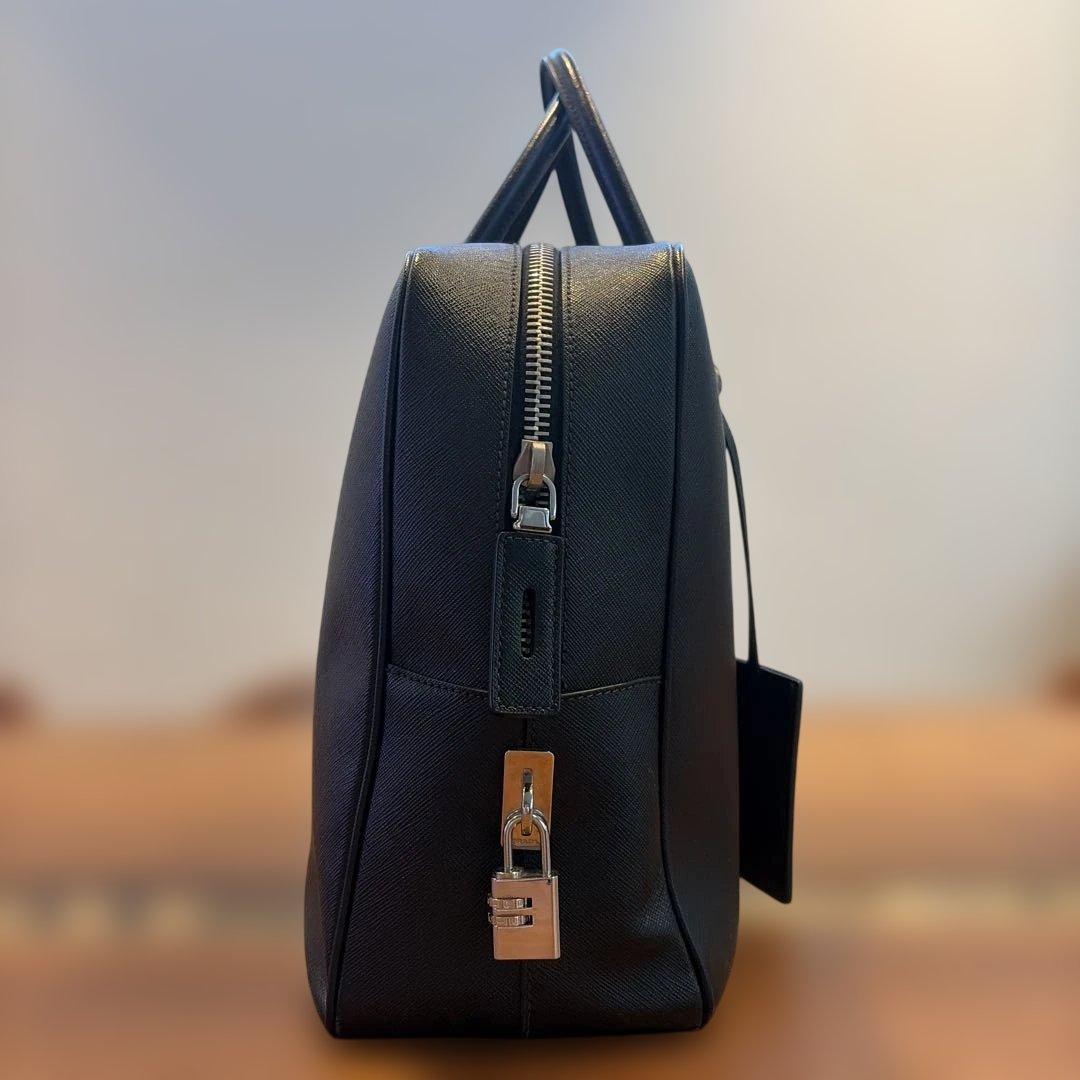 PRADA ブラック ビジネスバッグ