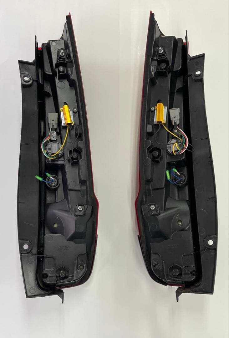 ノア/ヴォクシー/エスクァイア80系 トムス LEDテールランプ