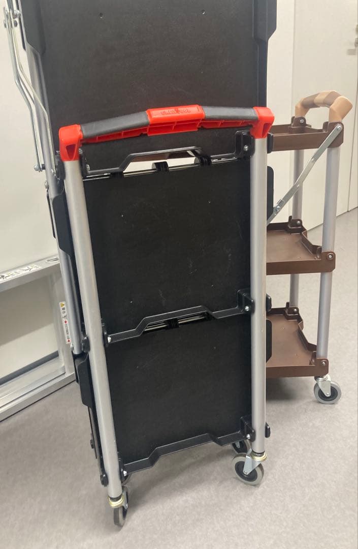 万能折りたたみワゴン　黒か茶か一つお選びください。