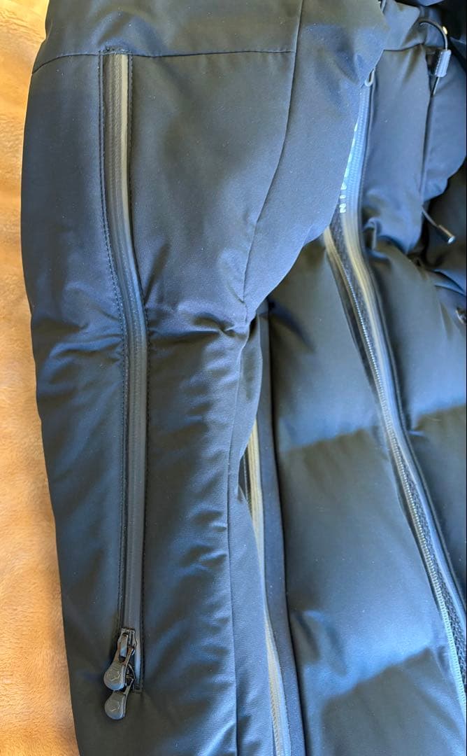 デサントオルテライン 水沢ダウン マウンテニア 黒 M