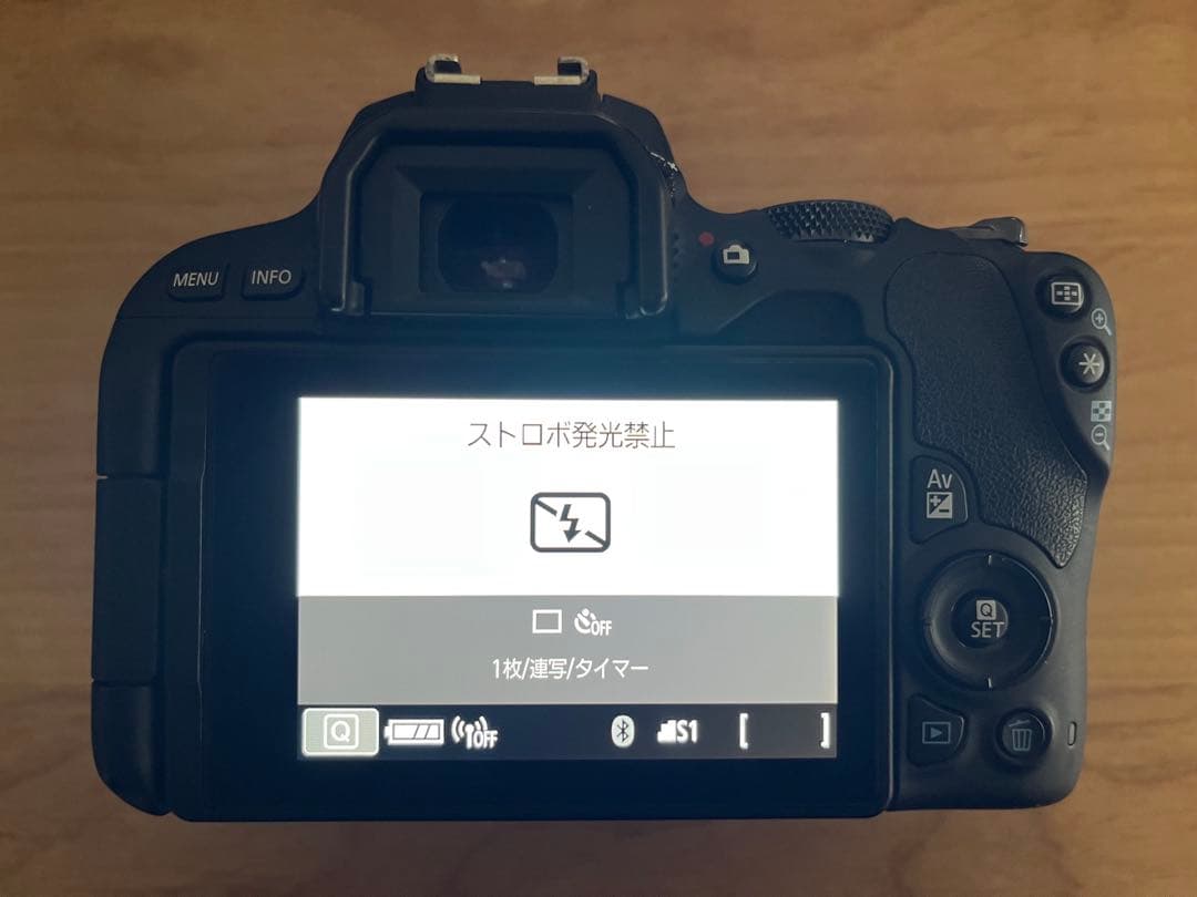 Canon EOS Kiss X9(ブラック) ダブルズームキット(付属品有り)
