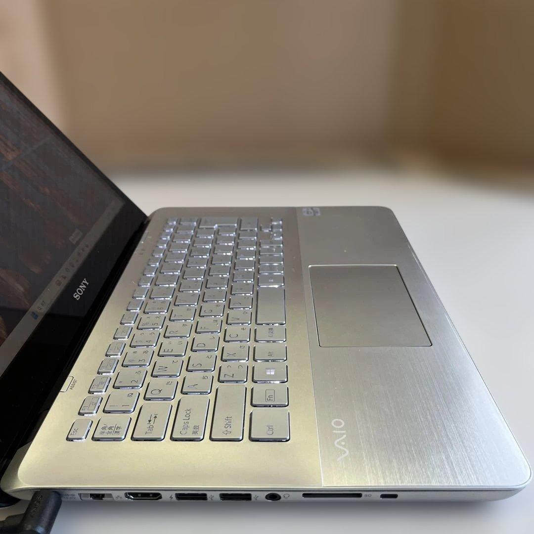 ☆格安超美品☆Win11☆アルミニウム製筐体☆14型ワイドタッチパネル液晶ノート