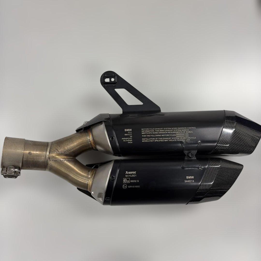 Akrapovic  Motorrad デュアルマフラー