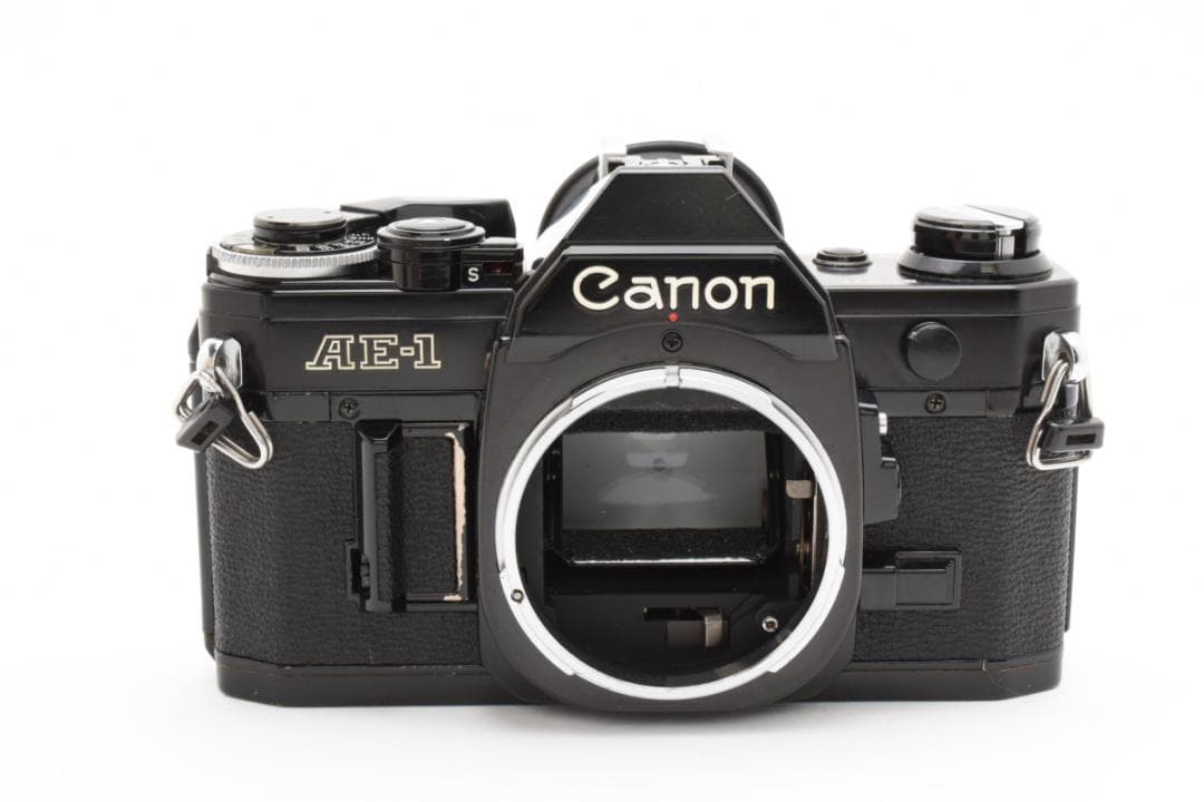 美品 CANON AE-1 ブラック フィルムカメラ　モルト新品交換済 M626