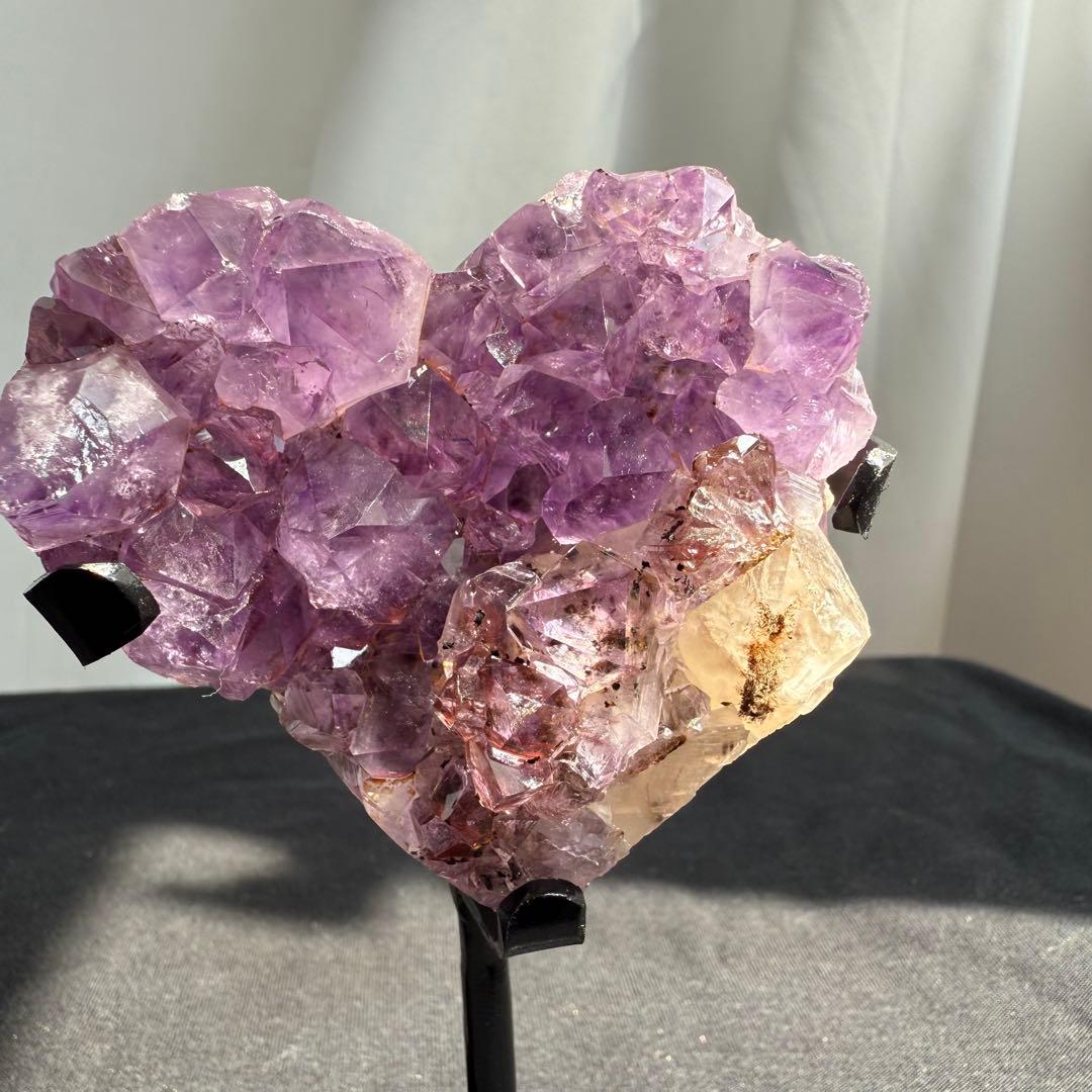 天然石カルサイト&ブラックトルマリン共生アメジストのハート　NO.070413