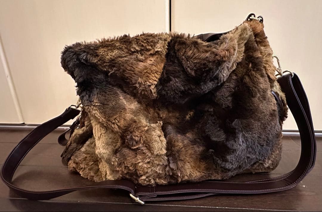 バッグ Bad Blue Eco Fur Pillow Bag (Brown)