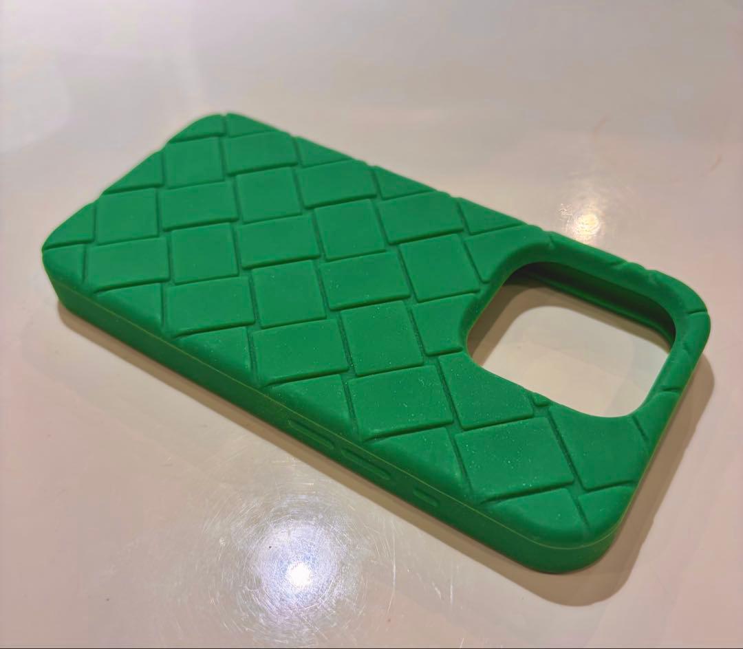 Bottega Veneta iPhone 15 Pro ケース