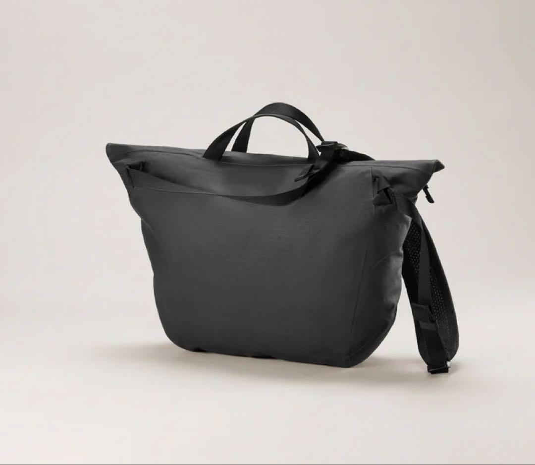 アークテリクス　グランヴィル ショルダーバック　ブラック新品購入