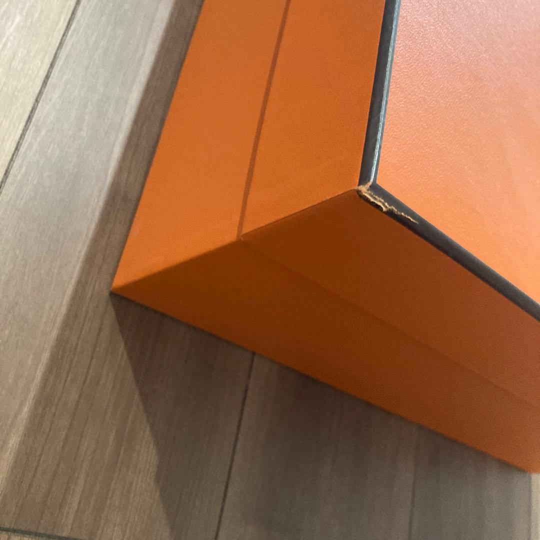 HERMESのボックスとリボン