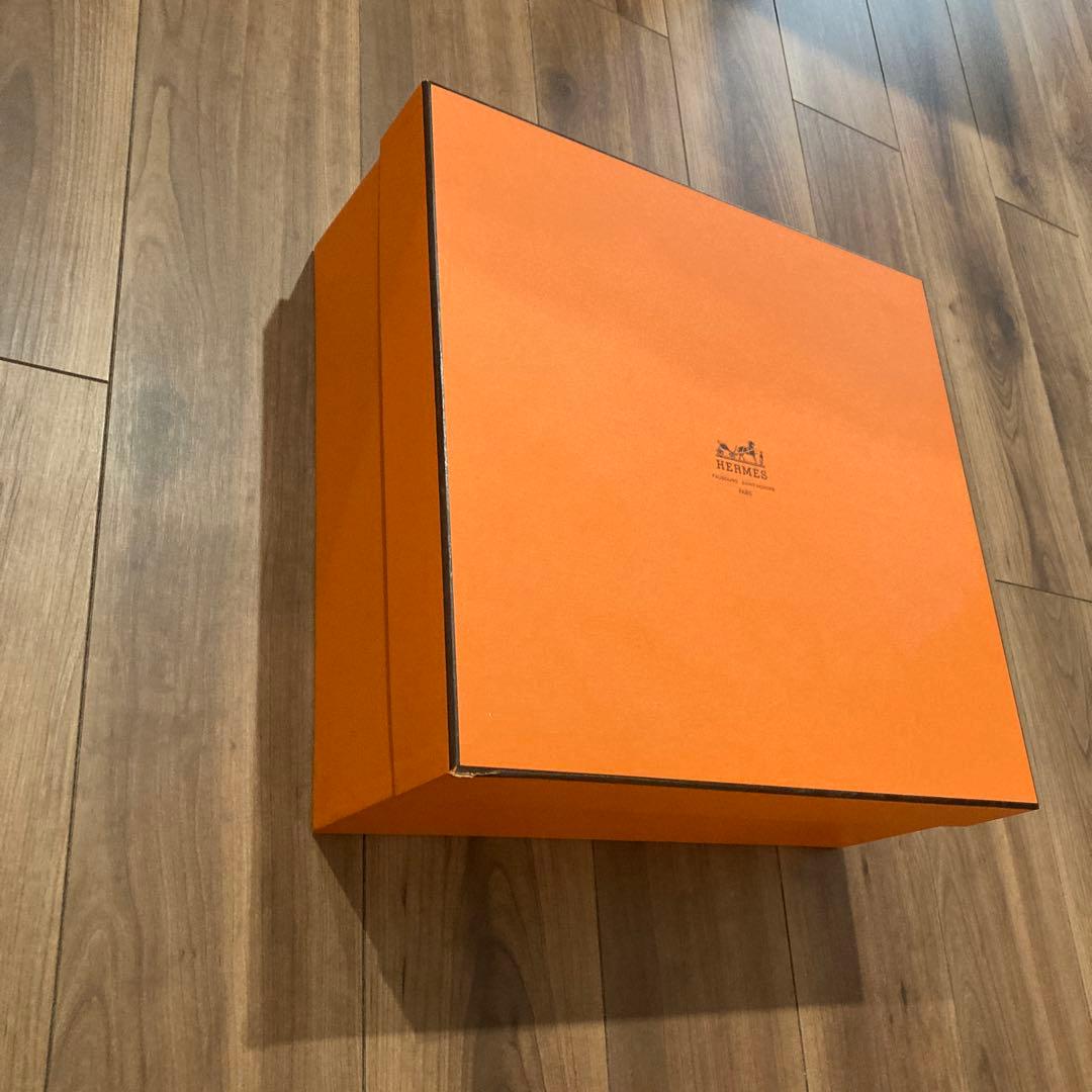 HERMESのボックスとリボン