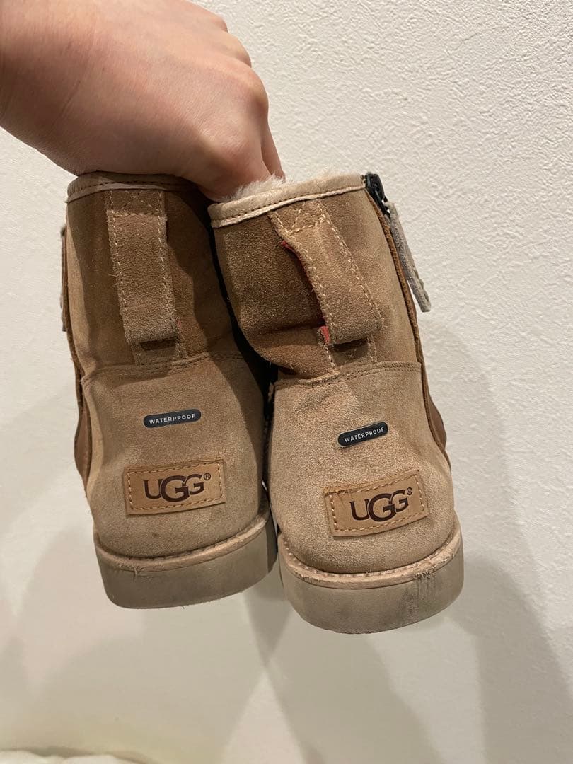 UGG ウォータープルーフ ベージュ スエード ショートブーツ ファスナー付き