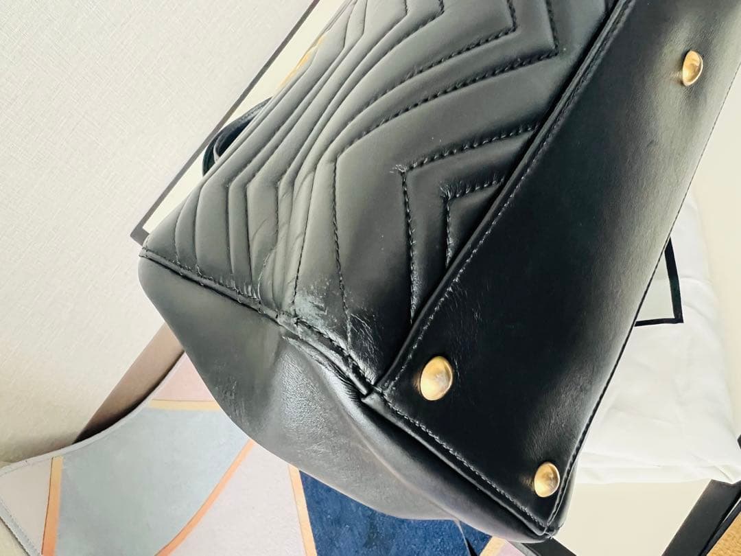 GUCCI GGマーモント キルティング ミディアム トップハンドルバッグ