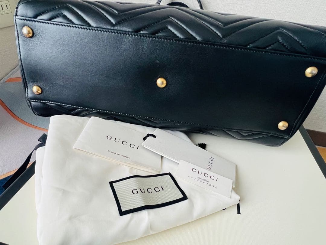 GUCCI GGマーモント キルティング ミディアム トップハンドルバッグ