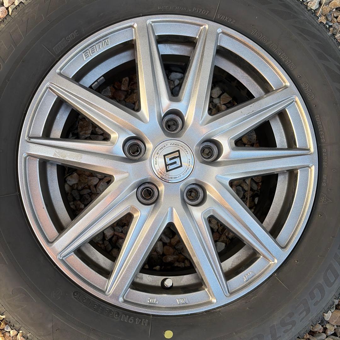 80ヴォクシー　スタッドレスタイヤ　BLIZZAK　VRX2