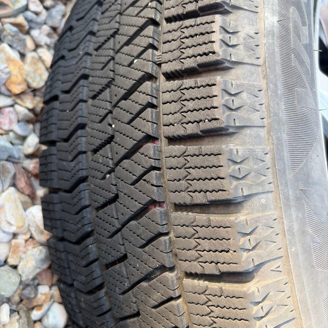 80ヴォクシー　スタッドレスタイヤ　BLIZZAK　VRX2