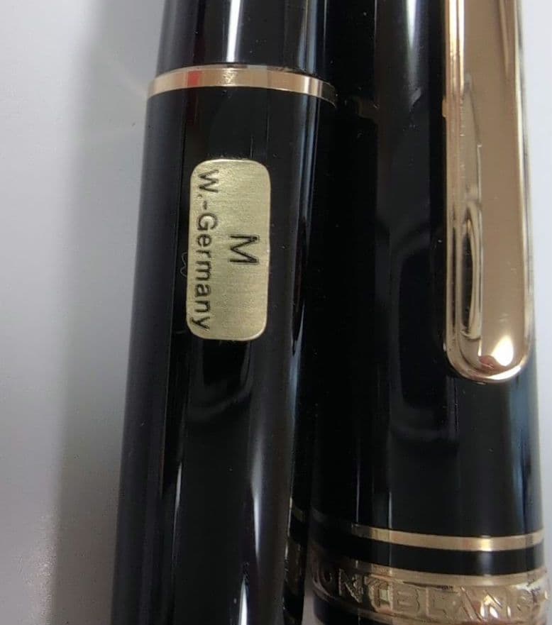 モンブラン　万年筆　黒　未使用　レザーケース