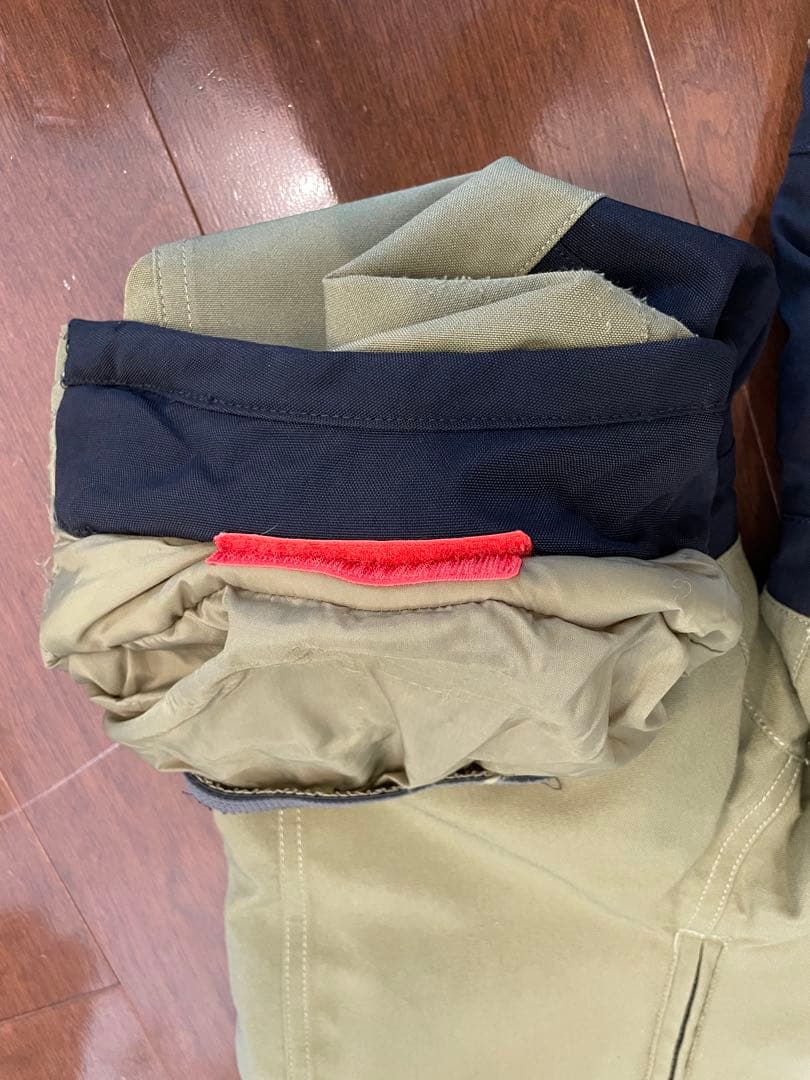 BURTON キッズ　スノーボードウェア　上下セット　４Ｔ　クリーニング済