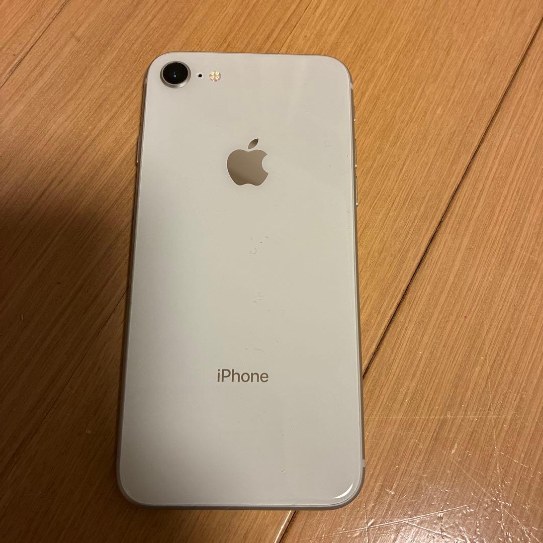 Apple iPhone 8 シルバー 本体　箱，付属品付き