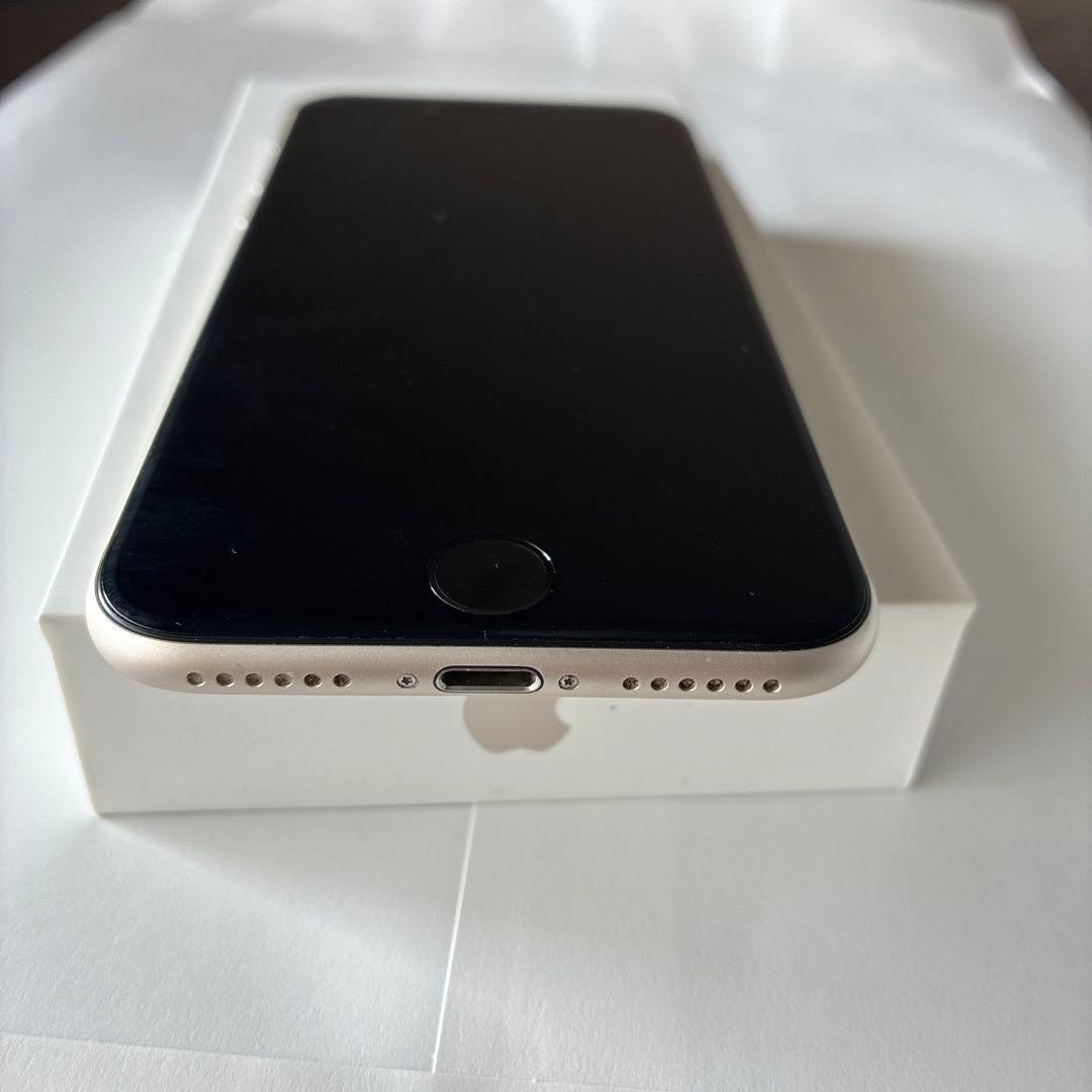 Apple iPhone SE (第3世代) 128GB スターライト本体
