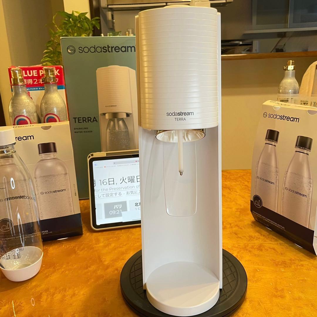 ソーダストリームTERRA (W) 専用ガスシリンダー2本　1L未使用ボトル1本