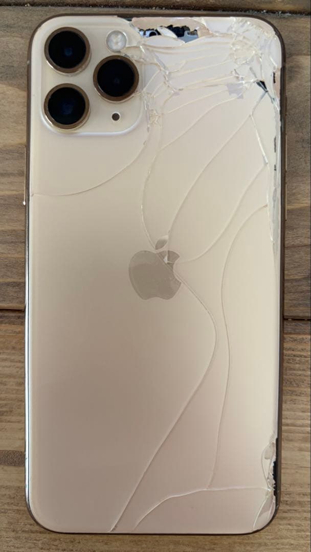 iPhone 11 Pro 256GB 本体　動作問題なし、背面割れあり