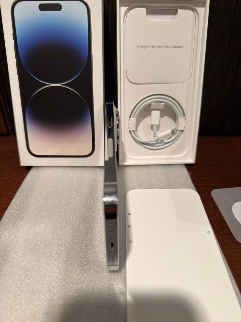 早い者勝【極美品】アメリカ版iPhone 14 Pro 256GB シルバー