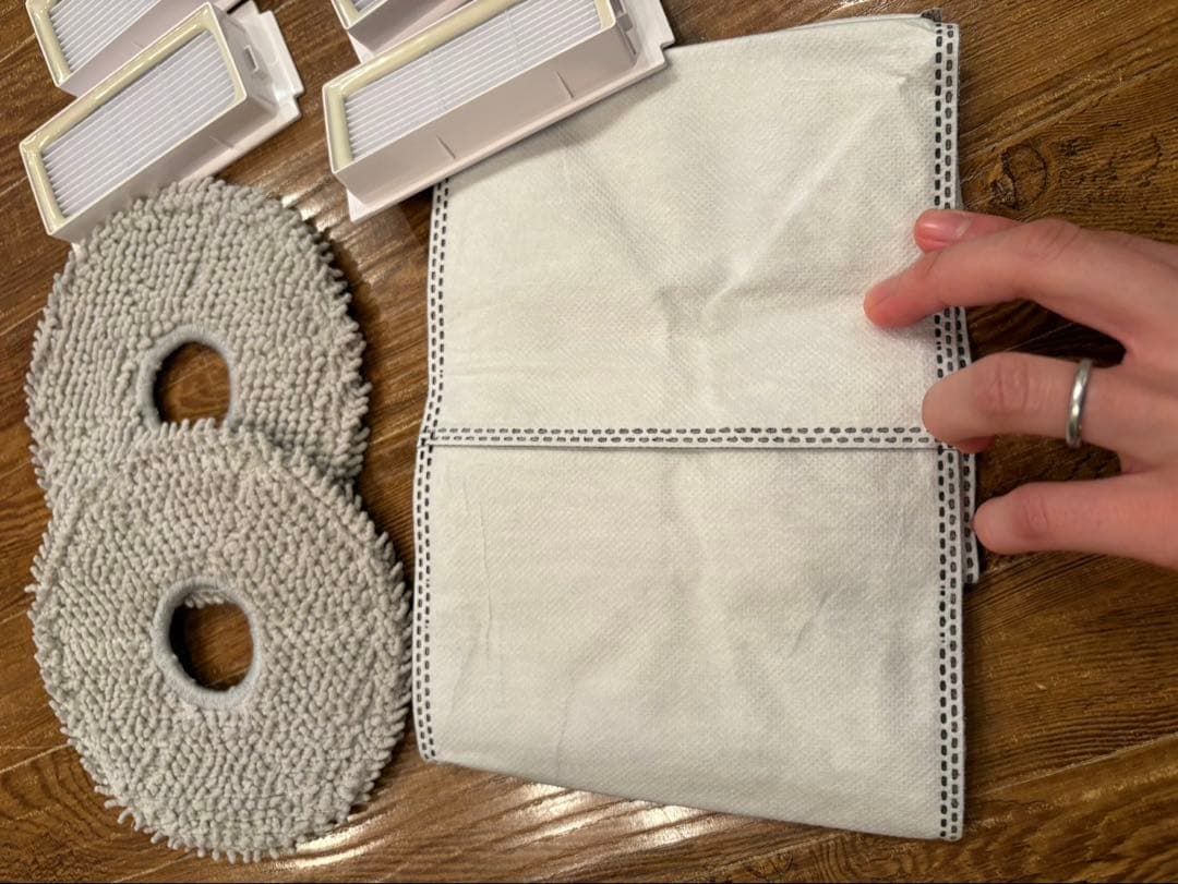 【送料無料】 ロボット掃除機 黒色 付属品多数あり　ブラック　スタイリッシュ