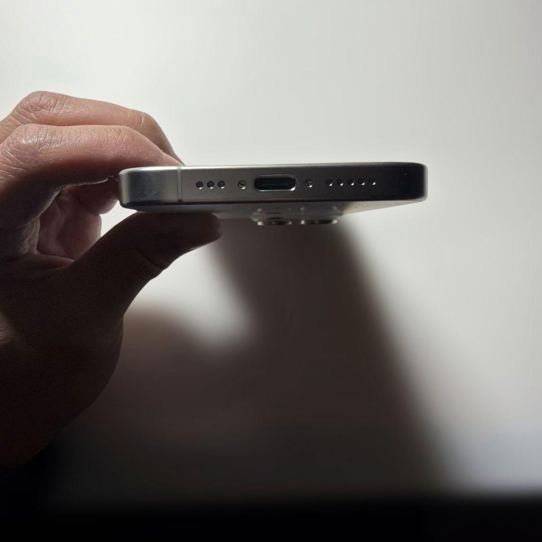 iPhone 15 Pro 128GB（色：ホワイトチタニウム）SIMフリー