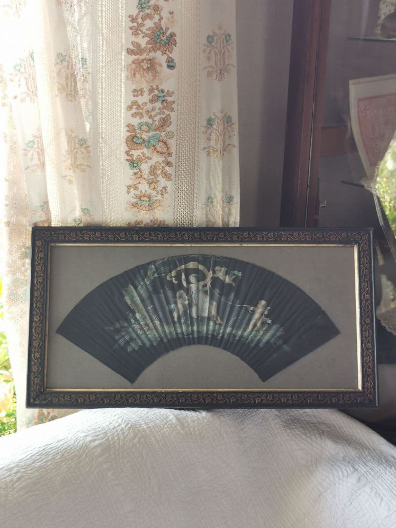 アンティークガラスフレーム 手描きシルク扇 天使と女性 ハンドペイントファン額装