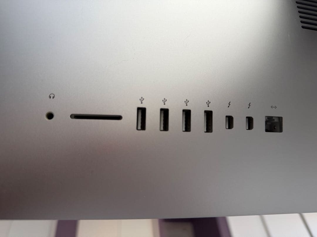 iMac 21.5インチCore i5 / メモリ8GB / HDD 1TB