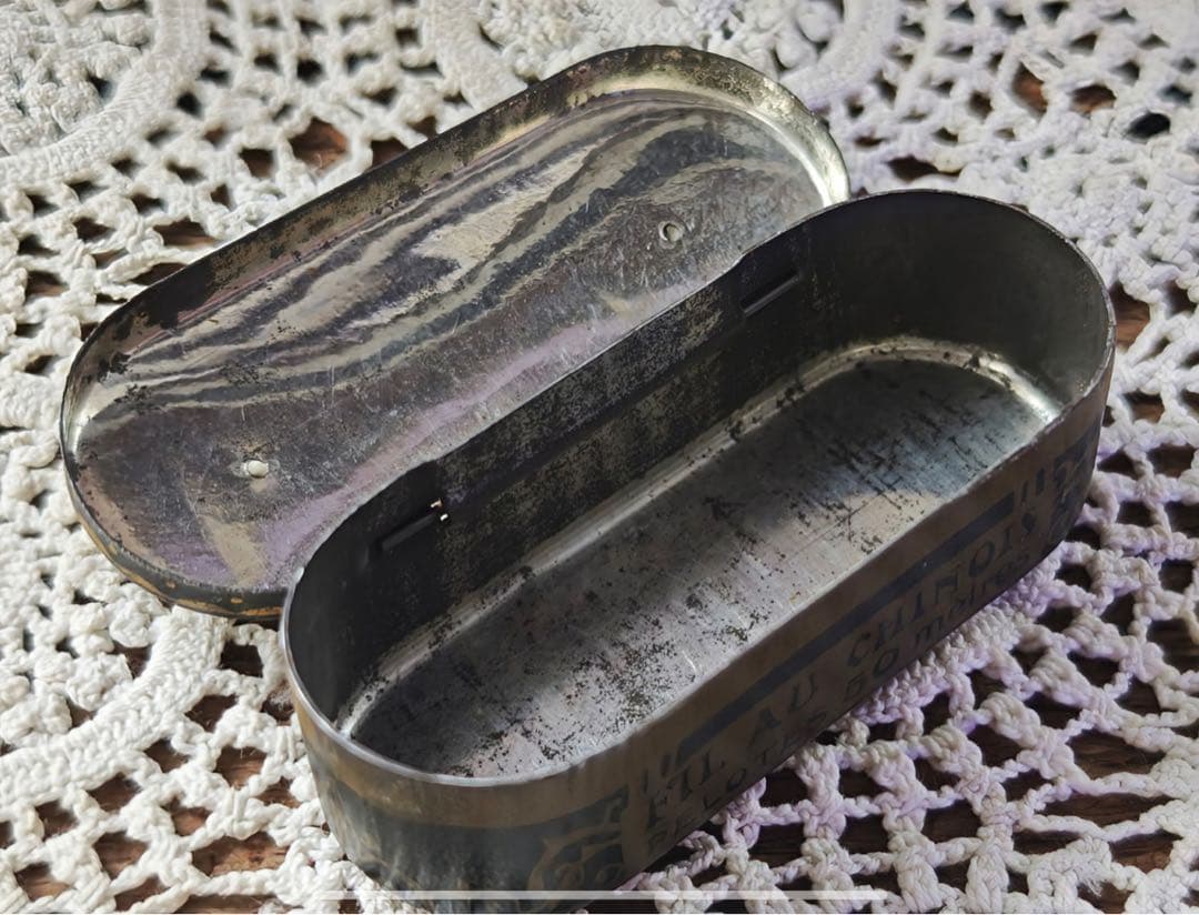 フランスアンティーク LE FIL AU CHINOIS メタル缶糸巻きケース