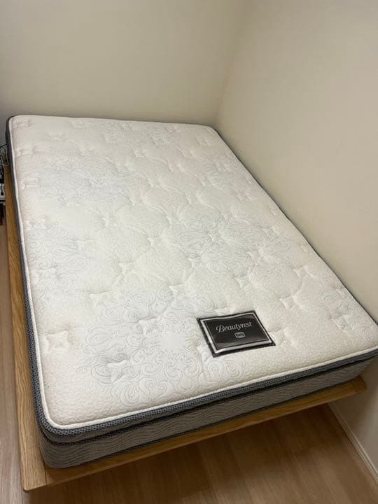 シモンズマットレス　ダブル　ほぼ新品