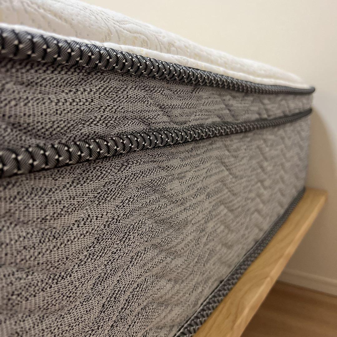 シモンズマットレス　ダブル　ほぼ新品