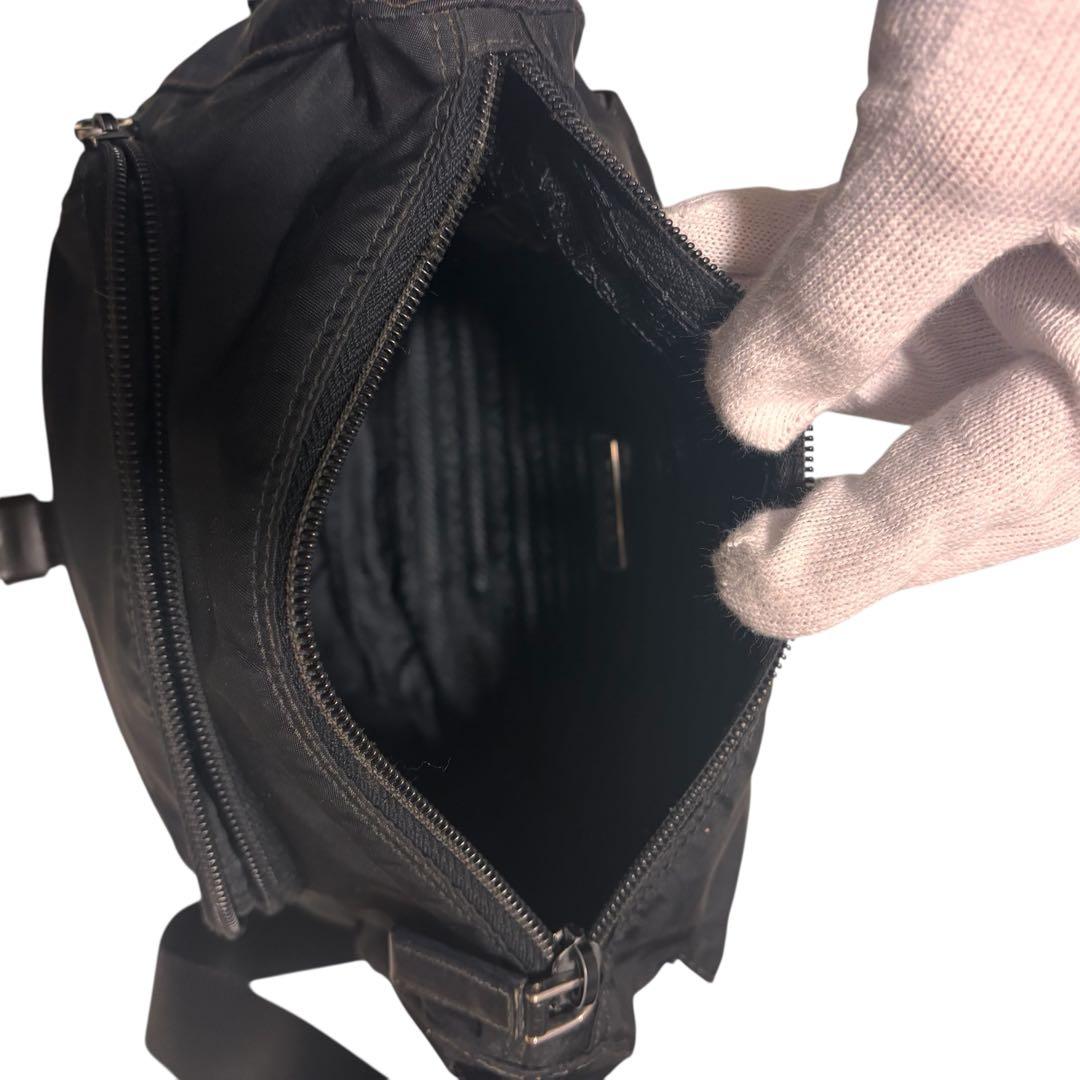 PRADA ブラック ショルダーバッグ 中型