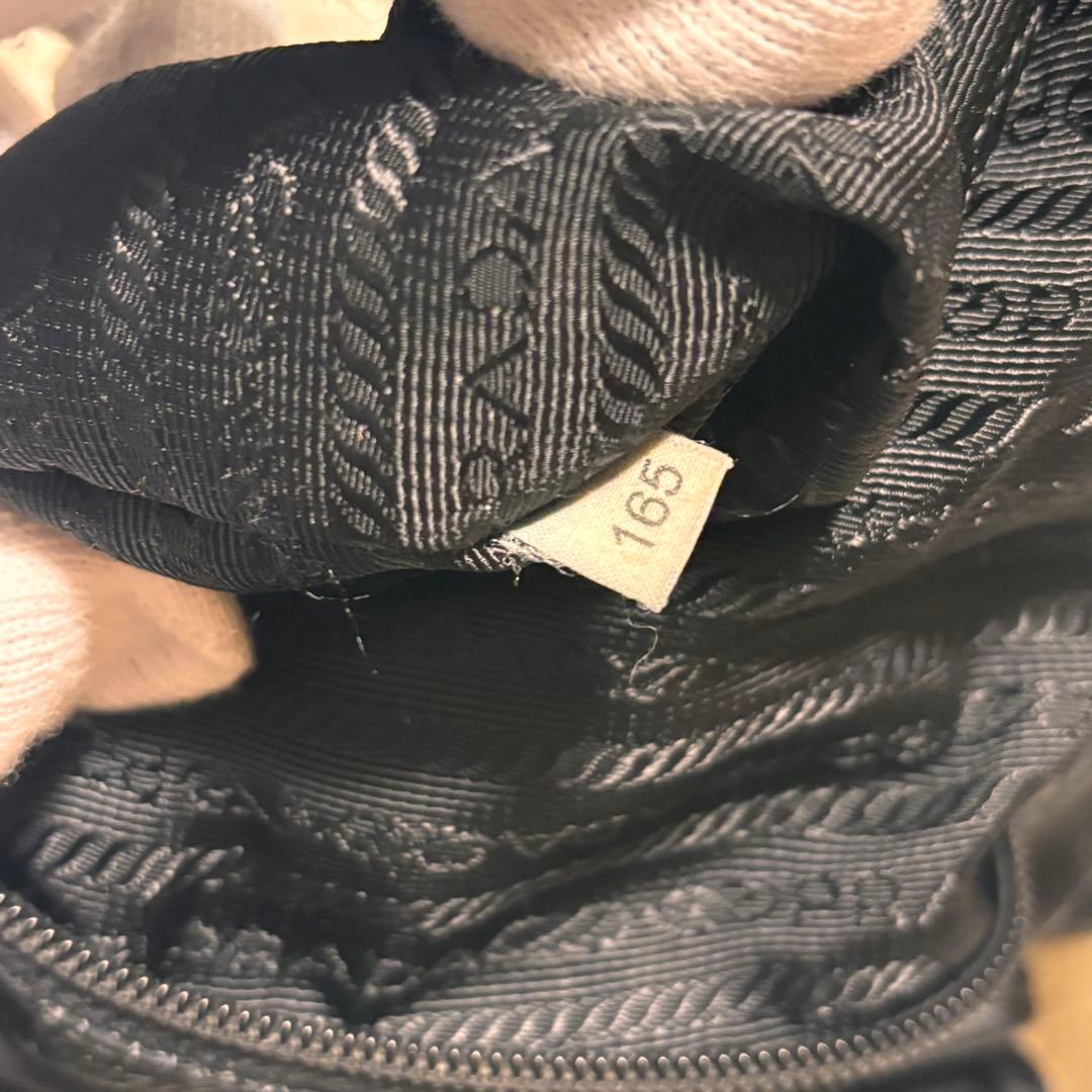 PRADA ブラック ショルダーバッグ 中型