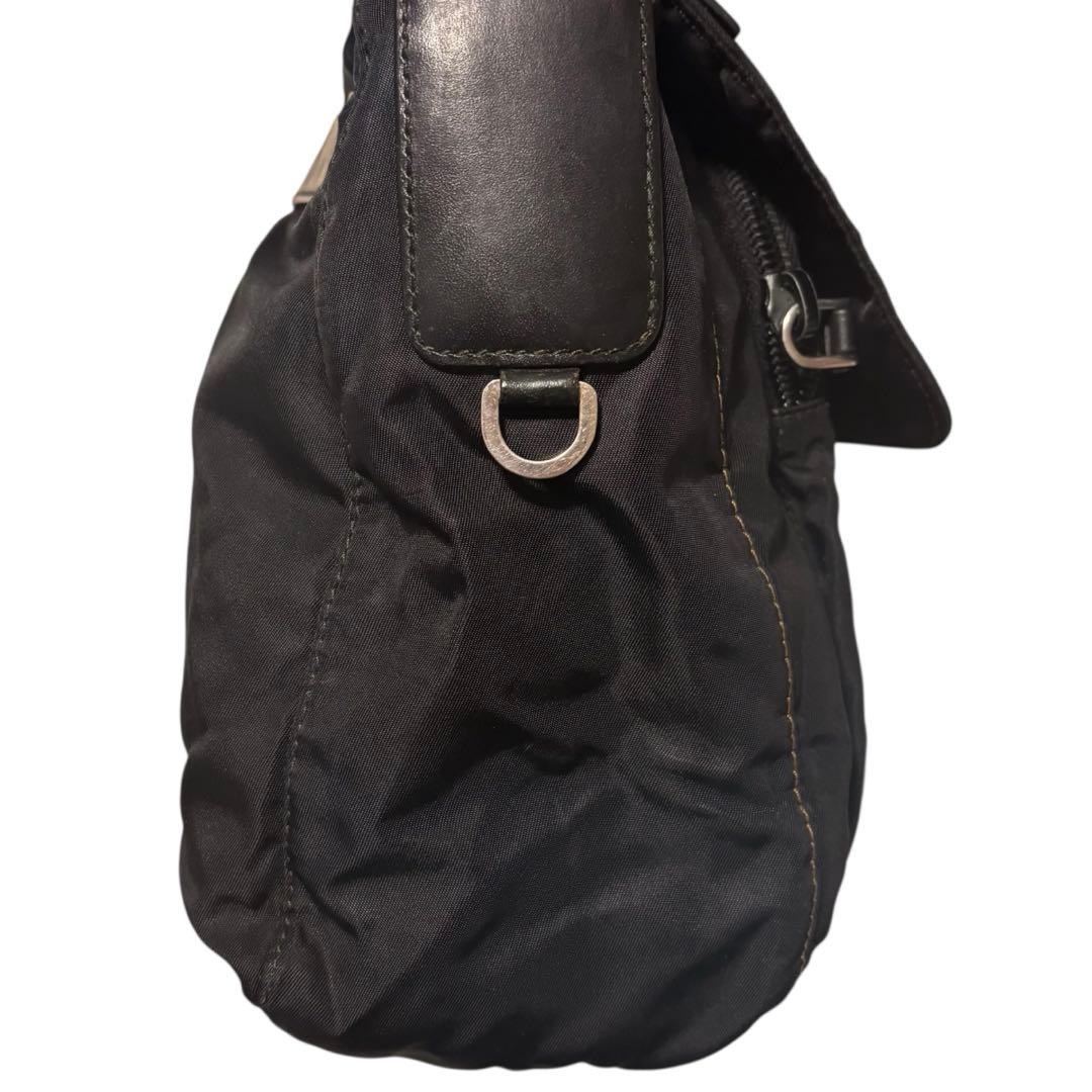 PRADA ブラック ショルダーバッグ 中型