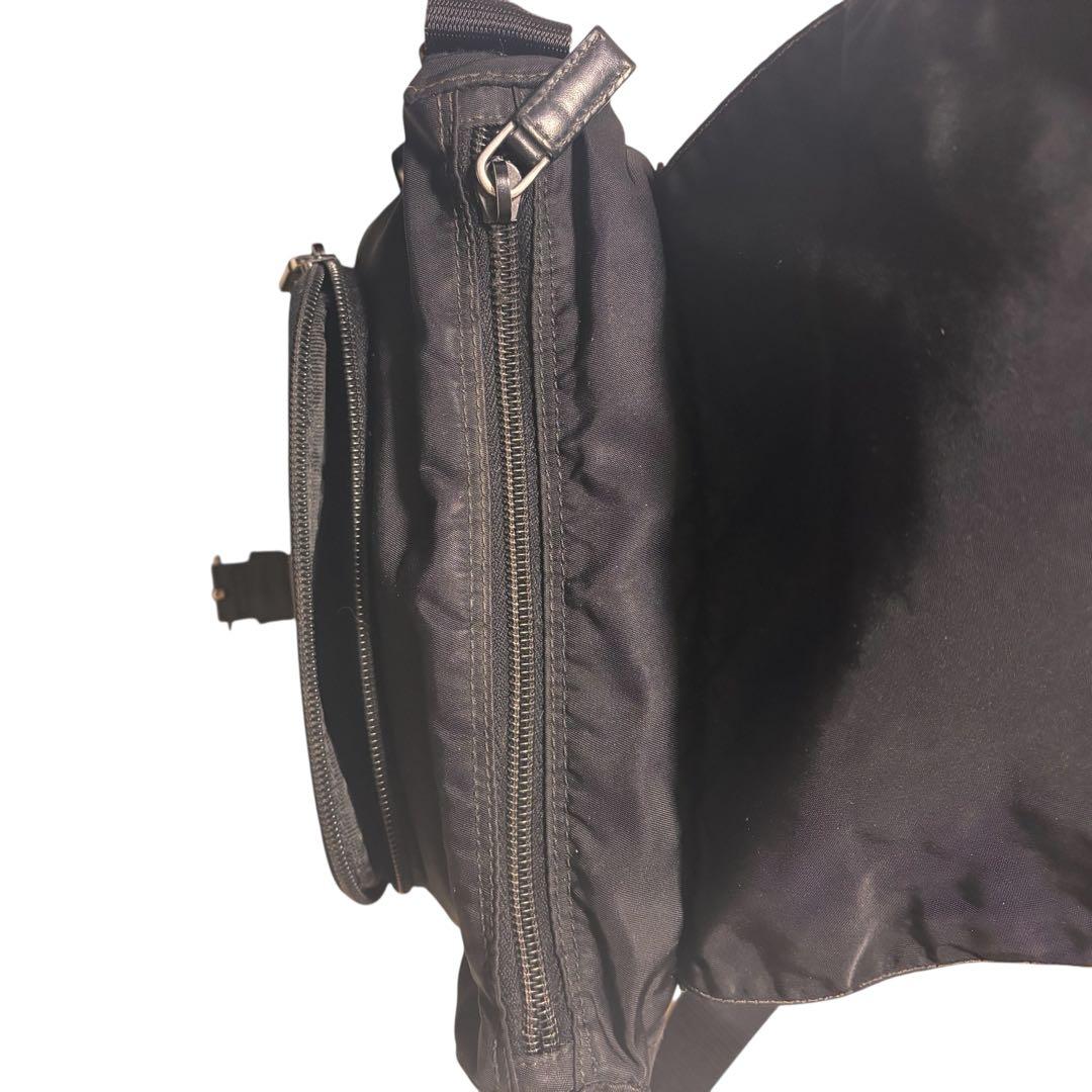 PRADA ブラック ショルダーバッグ 中型