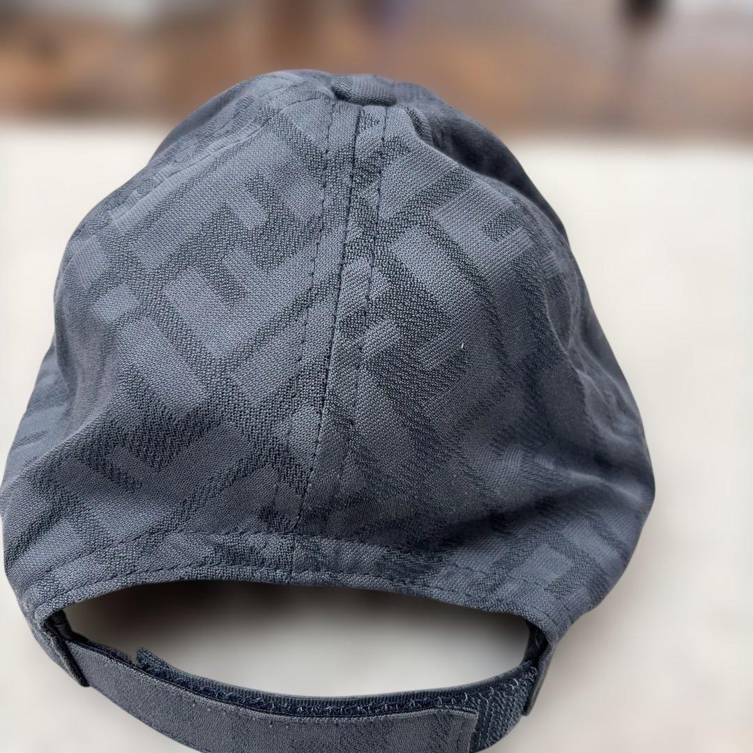 グレー ロゴ入り ベースボールキャップ