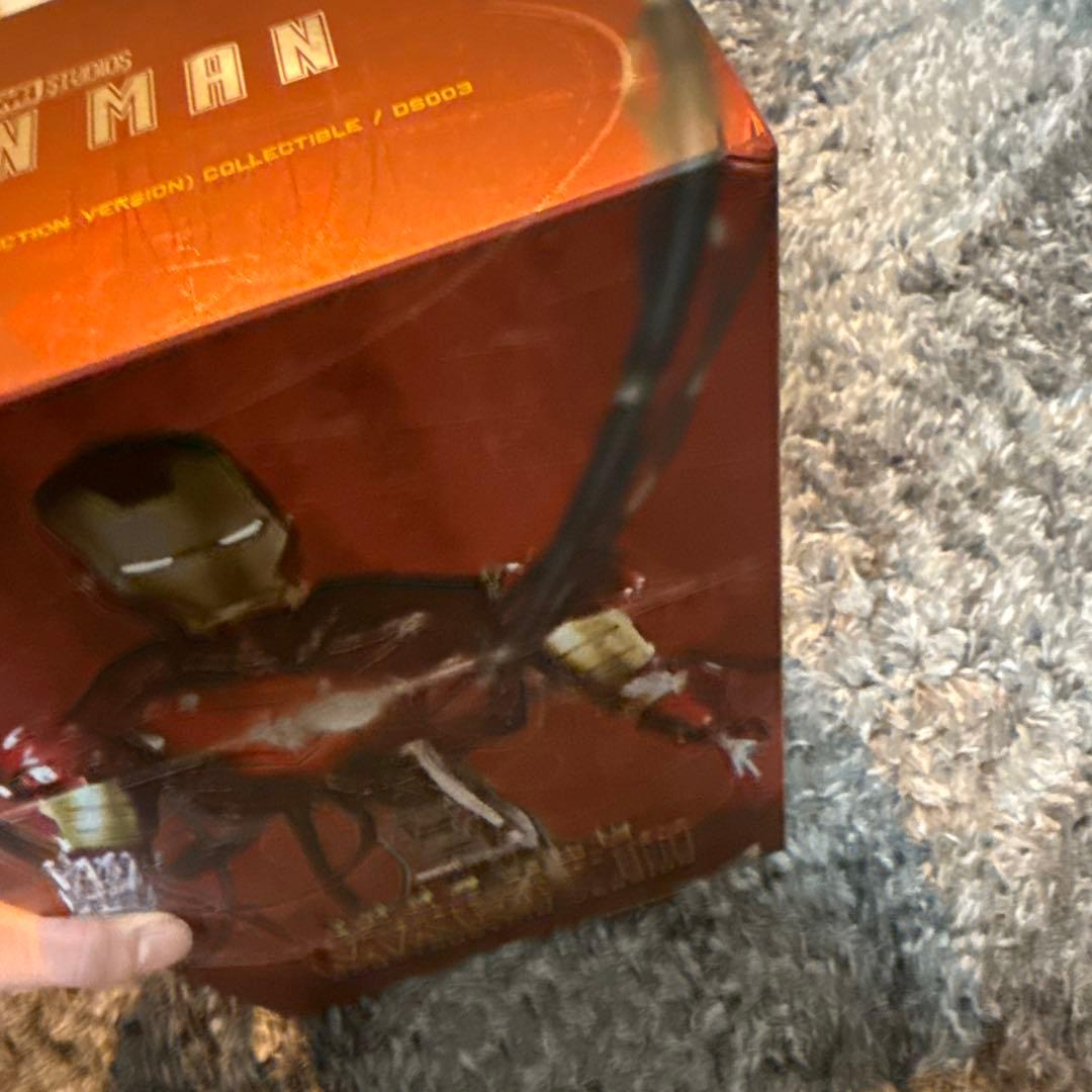 アイアンマン マーク3 コンストラクションバージョン　ホットトイズ