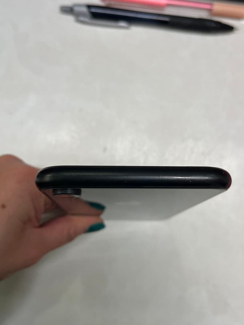 iPhone XR ブラック　128 SIMフリー　バッテリー81%