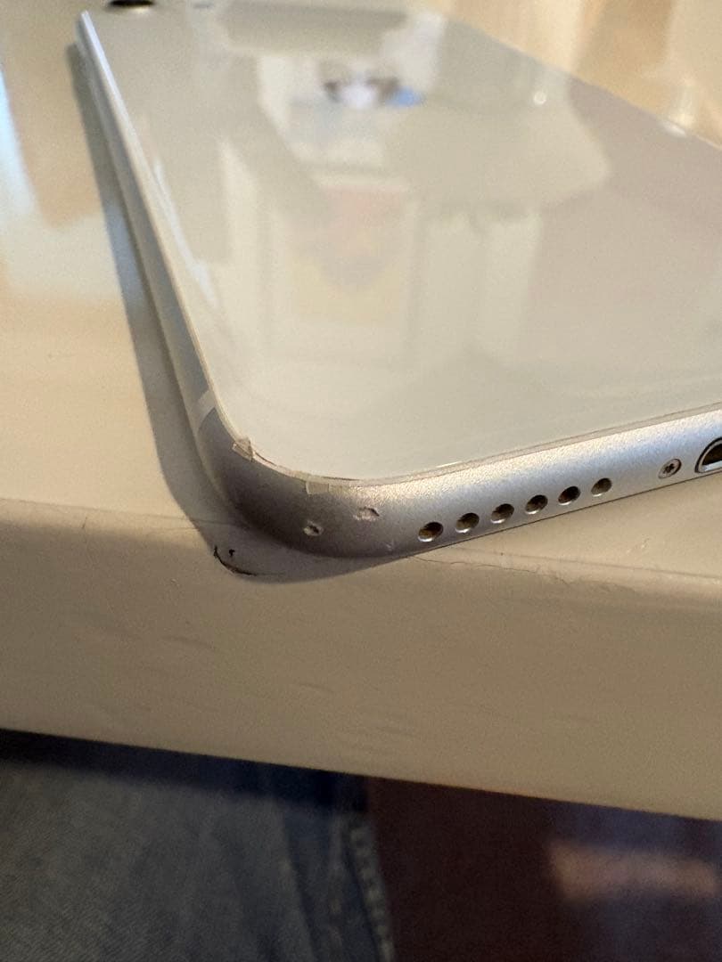 iPhone SE (第2世代) SIMフリー　256GB ホワイト