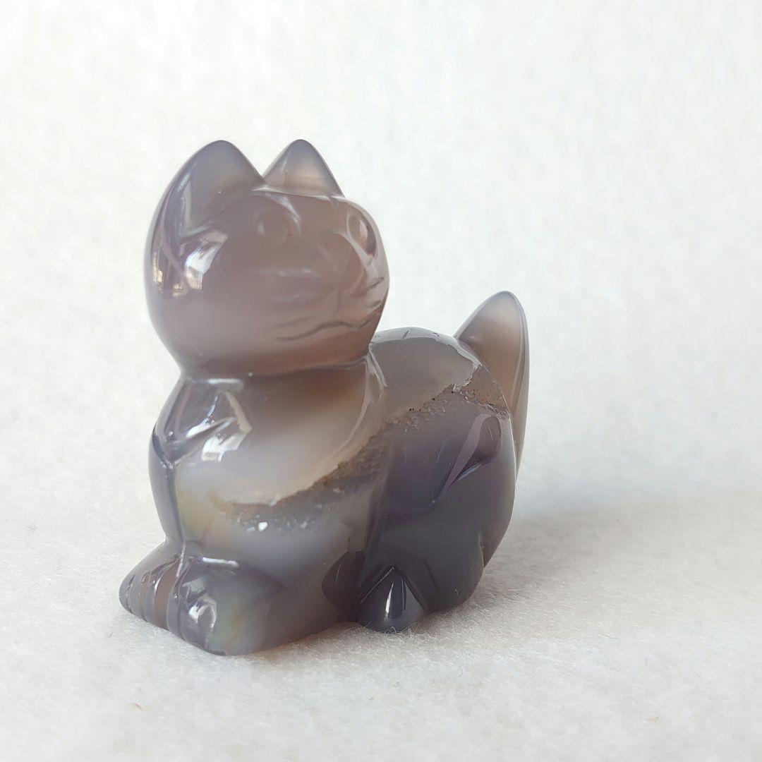 穏やかなお顔で見つめるねこ　ジオード有り瑪瑙　素敵な逸品