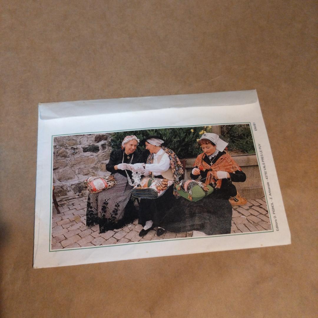 フランス　ル・ピュイ　ボビンレース　ドイリー　手編み