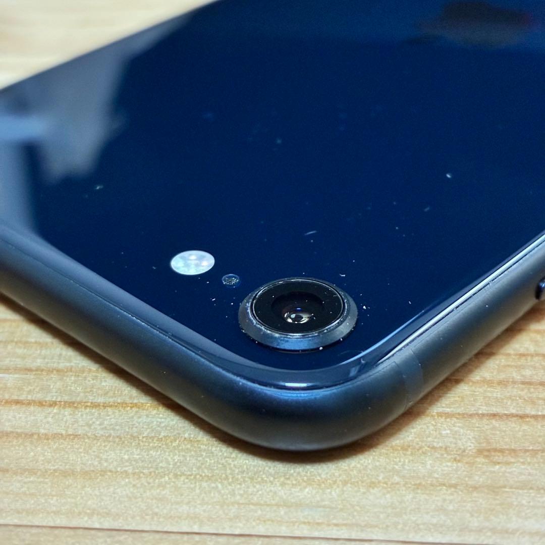 バッテリー新品　iPhoneSE第3世代64GB SIMフリー　美品　おまけ有り