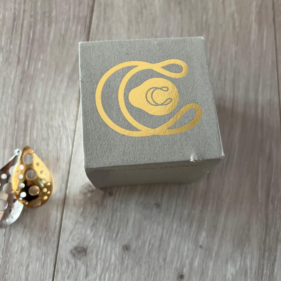 シャルロットシェネ　片耳ピアス