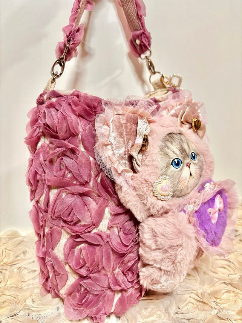 コヤンイサムチョン　3D薔薇レースの猫耳ルミちゃん❤️ハンドメイド