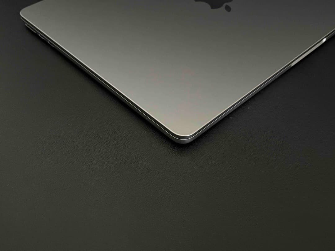 MacBook Air （M2, 2022）13.6㌅ 16GBメモリ CTO