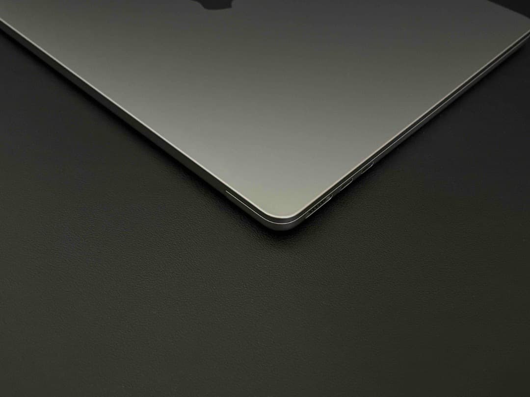 MacBook Air （M2, 2022）13.6㌅ 16GBメモリ CTO